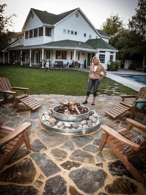 Fire Pit Plans, Backyard Seating Area, Outdoor Fire Pit Designs, Fire Pit Landscaping, Fire Pit Furniture, Stone Patio, Backyard Seating, Pergola Design, Fire Pit Area