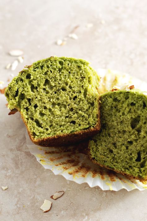 Hand Mixer Recipes, Matcha Muffins, Blender Muffins, Mixer Recipes, Healthy Muffin Recipes, Super Greens, Healthy Muffins, Flavored Tea, Baking Cups