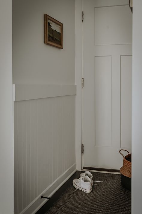 How to Install Beadboard Paneling from Start to finish - DecorHint How To Install Beadboard Walls, Beadboard Entryway Ideas, Beadboard Entryway, Beadboard Diy, Beadboard Half Wall, Beadboard Accent Wall, Beadboard Ideas, Beadboard Trim, Painted Beadboard