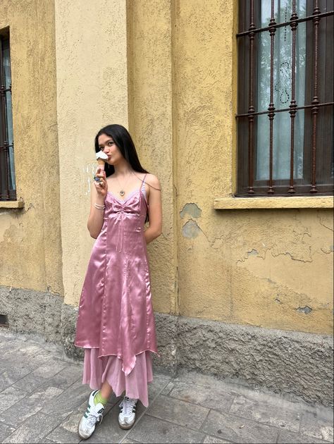 Pretty girl in pink silk vintage dress in italy eating gelato, dress and sneakers, addias sambas, vinatge silk dress, picture ideas for instagram, aesthetic picture Silk Dress With Sneakers, Dress Picture Ideas, Dress In Italy, Silk Vintage Dress, Dress And Sneakers, Silk Dresses Outfit, Ideas For Instagram, Silk Dress Vintage, Pink Silk Dress