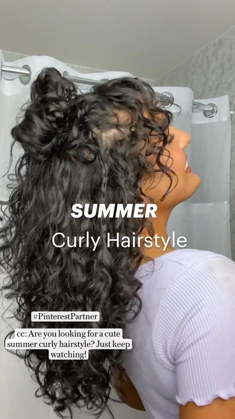 5 MINUTE SUMMER CURLY HAIRSTYLE! #PinterestPartner #hairstylist #hairstyle #haircolor Cute Picture Day Hairstyles, Easy 5 Minute Hairstyles, Picture Day Hairstyles, Day Hairstyles, 5 Minute Hairstyles, Curly Hair Videos, Cute Curly Hairstyles, Curly Hair Styles Easy, Cute Picture