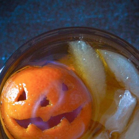 Lori Castellon on Instagram: "It's Halloween Happy Hour...🎃 Easy jack-o-lanterns garnishes made from Mandarin oranges are a fun addition to your Halloween drinks. This one was filled with 151 rum and lit 🔥 for a showy display, but imagine these little cuties (without the rum) floating in an Old Fashioned🥃, in spiced cider or tea as a festive Halloween garnish. Cheers! Flaming Jack 🎃 recipe link in profile. 87 days... #halloween #halloweenfood #halloweeneveryday #halloween365 #halloweenrecipe Halloween Happy Hour, Jack O Lanter, Spooky Food, Mandarin Oranges, Spiced Cider, Halloween Everyday, Halloween Cocktails, Rum Drinks, Fall Cocktails