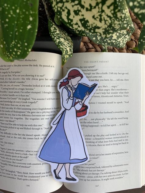 Bookish Princess Bookmark Handmade Bookmarks Diy, Creative Bookmarks, Bookmark Craft, Kraf Diy, Homecoming Makeup Looks, Cute Bookmarks, Diy Bookmarks, Book Markers, Book Art Diy