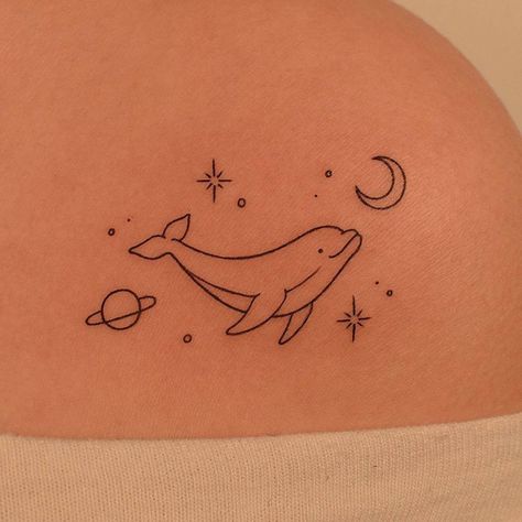 2 Dolphin Tattoo, Dolphin Tattoo Simple, Tiny Dolphin Tattoo, Tatoos Minimal, Cute Dolphin Tattoo, Dolphin Henna, Simple Dolphin Tattoo, Minimalist Dolphin Tattoo, Dolphin Tattoo For Women