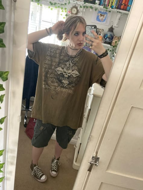 Affliction Outfit Woman, Affliction Women Outfits, Affliction Clothing Women Outfits, Grunge Outfits With Jorts, Grunge Hoodie Outfit, Summer Outfit Grunge, Fairy Grunge Outfit Masc, Grunge Outfit Summer, Masc Fairy Grunge Outfit