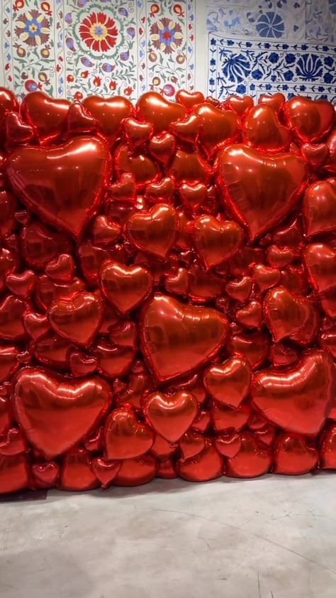 16th Birthday, Foil Wall, Childrens Birthday Party, Balloon Wall, School Inspiration, Wall Backdrops, Heart Balloons, Event Inspiration, Heart Wall