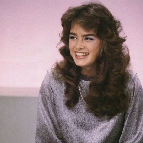 80s Haircuts, 80s Girl, 80s Hair, 80s Aesthetic, 90s Hairstyles, Brooke Shields, Beauty And Fashion, Dream Hair, Vintage Hairstyles