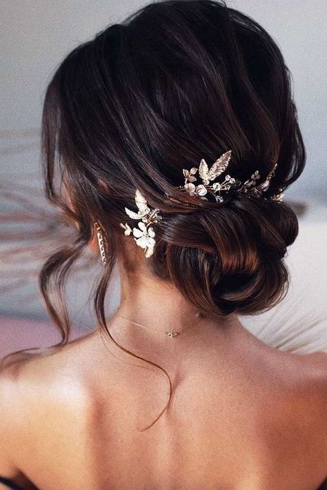 Wedding Hairstyles Medium Length, Updo Wedding, Hairstyles Indian, Wedding Hairstyles Bride, Bridal Hair Updo, Elegant Wedding Hair, Up Dos For Medium Hair, Best Wedding Hairstyles, Hairstyles Updo