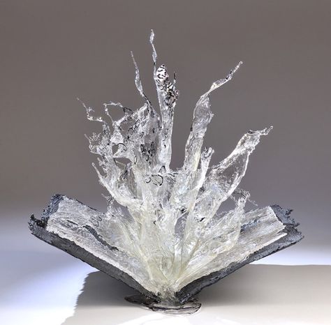 Seni Resin, الفن الرقمي, Colossal Art, Book Sculpture, Resin Sculpture, Diy Resin Art, Diy Resin Crafts, Glass Artists, Glass Sculpture