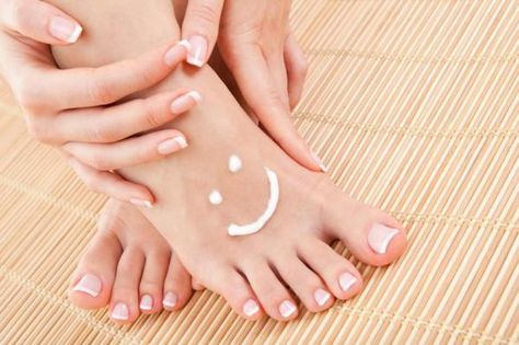 How To Whiten Yellow Toenails At Home - 7 steps Yellow Toenails, Yellow Toe Nails, The Body Book, Nails At Home, Mani Pedi, Toe Nails, Health And Beauty, Nail Polish, Lifestyle