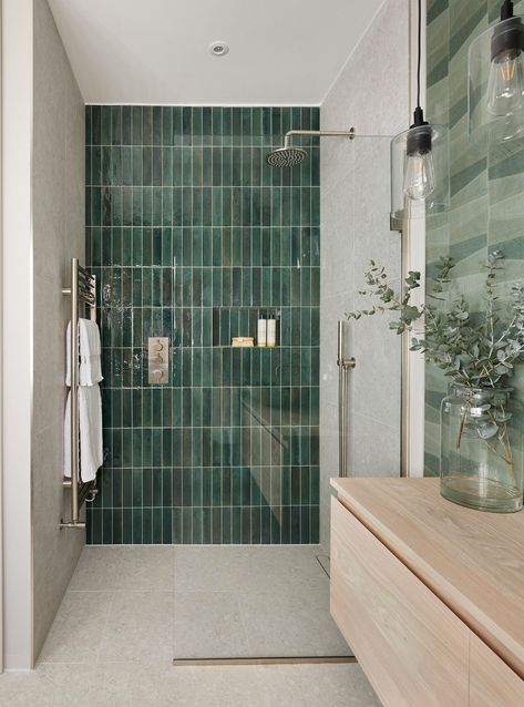 Luxury Bathroom Interior Design Modern, Modern Boho Bathroom, Green Backsplash, Bathroom Interior Design Modern, Green Tiles, Small Bathroom With Shower, Bathroom Color Schemes, Bathroom Color, Bathroom Inspiration Decor