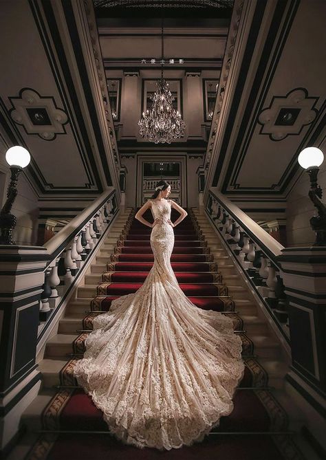 Regal Photoshoot Ideas, Regal Photoshoot, Bridal Shoot Poses, Bridal Shoot Ideas, Bridal Portrait Ideas, Bridal Styled Shoot, Bridal Photography Poses, Bride Photoshoot, Bridal Poses