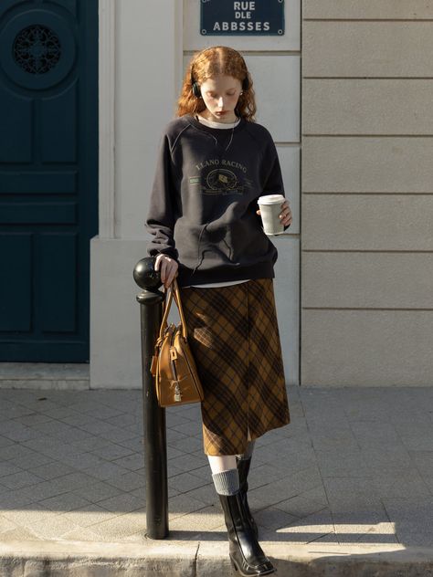 A wool skirt with a tartan check pattern that will make you look like an elegant and classy British lady. Made of thick wool, it has a pocket on the front and is decorated with gold-colored buttons. This item is easy to match with casual tops.       Size       XS size     Total length: 73cm   Waist: 60cm   Hip: 85cm     S size     Total length: 74cm   Waist: 64cm   Hip: 89cm     M size     Total length: 75cm   Waist: 68cm   Hip: 93cm     L size     Total length: 76cm   Waist: 72cm   Hip: 97cm Long Woolen Skirt, Tartan Check Pattern, Wool Midi Skirt Outfit, Remus Core, Scottish Skirt Outfit, Plaid Midi Skirt Outfit, Check Skirt Outfit, Wool Skirt Outfit Winter, English Country Style Outfits