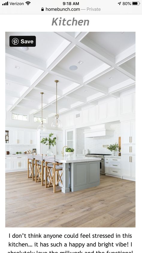 Coastal Farmhouse Kitchen, Interior Modern, Large Kitchen, Decor Minimalist, Wood Flooring, White Cabinets, Beautiful Kitchens, Design Case, Kitchen Style