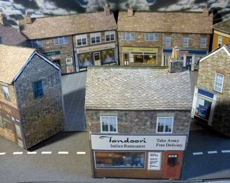 Get downloading now! Where to get free building card kits for your model railway. N Scale Buildings, Paper Models House, Ho Scale Buildings, N Scale Model Trains, Scale Model Building, Free Paper Models, Toy Trains Set, Model Train Sets, Model Train Scenery