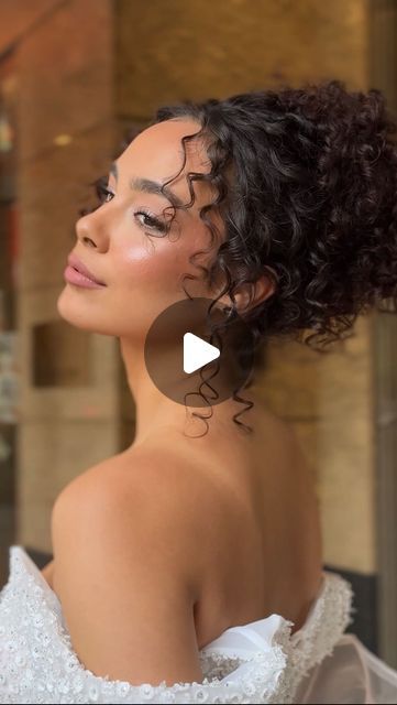 Natalie Anne Ayoub on Instagram: "Attention all Curly Brides, this one is for you! 🤩

My number one tip for curly-haired brides who want to wear their natural hair on their wedding day is to maintain your regular hair routine.

Tip 2: Use a curling wand to redefine parts that aren’t playing nice 😊 with the @ghdhair_anz 

Tip 3: Find an edge gel to control flyaways that you love for your big day!

Face: @miraciahrarasea 
Showcase: @eternalbridal of @saiidkobeisy at @doltonehouse
Media Partner: @weddedwonderland 
Assisted by: The amazing @jacobmullerhair 
Shot by: @onthedaycreative
Makeup: @melissasassinemakeupartists 
Photography: @tone_image" Bride With Naturally Curly Hair, Curly Hair With Barrettes, Short Curly Wedding Hair Natural Curls, Bride Hair Curly, Curly Hair With Veil, Natural Curly Hair Wedding, Bride Curly Hairstyles, Natural Curls Wedding Hair, Naturally Curly Bridal Hair