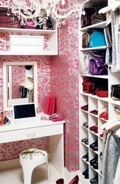 Closet Vanity Ideas, Closet With Vanity, Walk In Closet Ideas, Small Walk In Closet, Closet Vanity, Ikea Closet, Walk In Closet Design, Wardrobe Organisation, Clothes Closet Organization