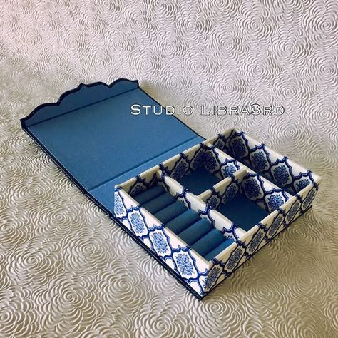 Cartonnage Boxes, Jewerly Box Diy, Cardboard Box Crafts, D Images, Jewelry Box Diy, Iris Folding, Driftwood Crafts, Diy Paper Crafts Decoration, Dot Art Painting