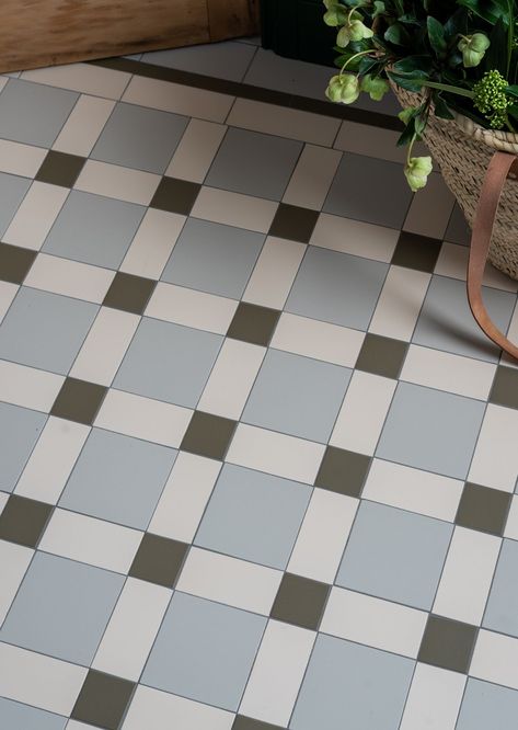 Monochrome Bathroom Floor, Pattern Tiles Floor, Cool Linoleum Flooring, Victorian Tile Kitchen Floor, Green White Tile Floor, Green Pattern Floor Tiles, Green Tile Entryway, Colorful Kitchen Floor Tiles, Victorian Tile Patterns