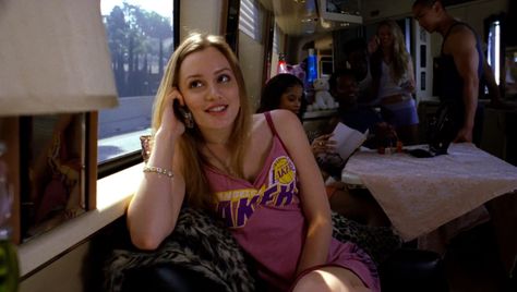 Los Angeles Lakers t shirt worn by Leighton Meester in ENTOURAGE: DATE NIGHT (2004) Leighton Meester Entourage, Blonde Leighton Meester, Leighton Meester 2000s, Leighton Meester Blonde, 2000s Girls, Kily Jenner, Estilo Blair Waldorf, Serena Van Der Woodsen, Leighton Meester