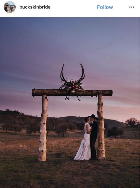 Western Alter, Boho Wedding Alter, Alter Inspiration, Country Wedding Pictures, Weddings Country, Wedding Alter, Camouflage Wedding, Country Western Wedding, Western Themed Wedding