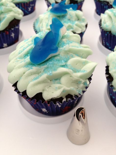 Ocean / waves / water /shark theme cupcakes. I used butter creme frosting. Put the colored sugar on ASAP so that it sticks easily. This frosting technique is incredibly easy, as messy works to look like waves Wave Cupcakes Ocean, Easy Ocean Cupcakes, Water Theme Cupcakes, Ocean Theme Cupcakes Kids, Sea Life Cupcakes, Ocean Cupcakes Ideas, Wave Cupcakes, Butter Creme Frosting, Ocean Themed Cupcakes