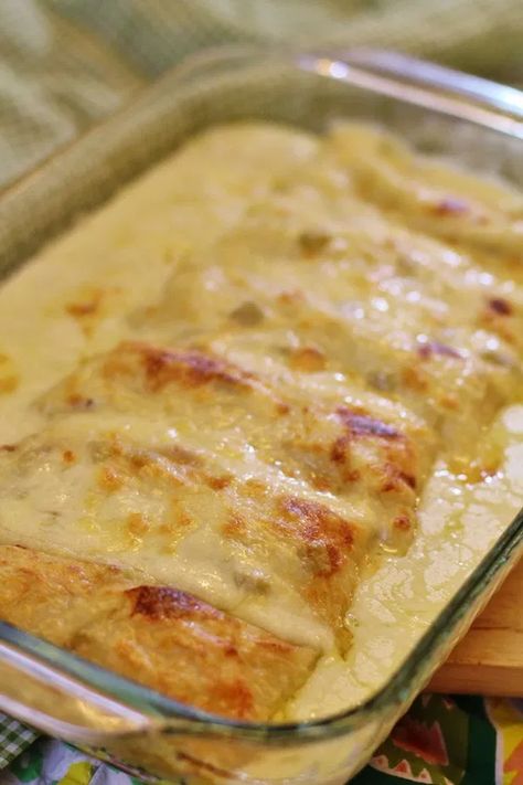 Chicken Casserole, Best Enchiladas, White Chicken Enchiladas, Sour Cream Sauce, Chicken Enchilada Recipe, Enchilada Recipes, White Chicken, Chicken Enchiladas, Quesadillas