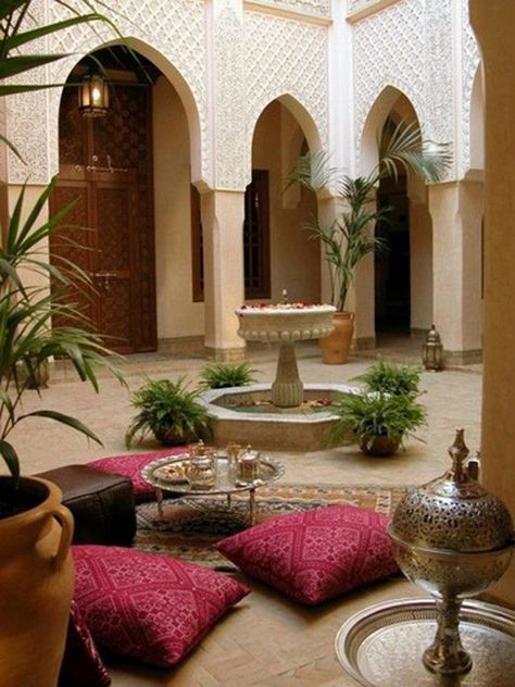 20 Moroccan Style House with Outdoor Spaces Morrocan Courtyard, Moroccan Courtyard, Design Per Patio, Kolam Air, Indoor Courtyard, Design Marocain, Riad Marrakech, Timur Tengah, Morocco Style