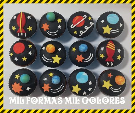 Planets Cupcakes, Solar System Cupcakes, Space Themed Cupcakes, Planet Cupcakes, Space Cupcakes, Vegan Cheese Recipes, Cupcakes For Boys, Creative Baking, Space Birthday Party