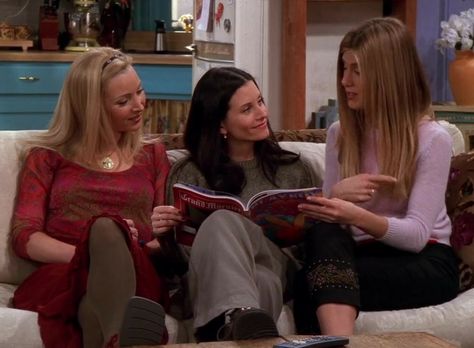 Pheobe Monica Rachel, Monica Rachel Phoebe, Rachel Monica Phoebe Wallpaper, Monica And Phoebe, Phoebe Aesthetic Friends, Rachel Monica And Phoebe, Rachael Monica And Phoebe, Rachel Monica Phoebe, Friends Phoebe