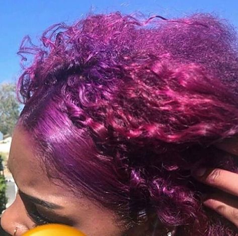 Purple Natural Hair, Dyed Curly Hair, Girl Hair Colors, Cute Hair Colors, Dyed Hair Inspiration, Pelo Afro, Dyed Natural Hair, Pinterest Hair, Pretty Hair Color