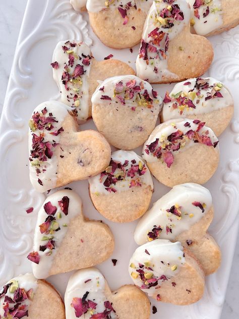 Pressed Flower Shortbread Cookies, Rose Petal Recipes Food, Rose Baking Recipes, Pretty Dinner Recipes, Flower Baking Recipes, Rose Petal Dessert, Candied Rose Petals, Rose Petal Cookies, Herbal Cookie Recipes