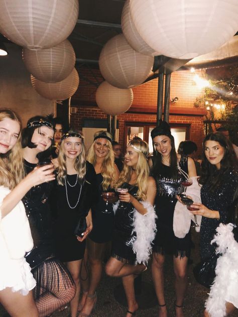 1920 Bday Party, The Great Gatsby Theme Party Outfits, Gatsby Birthday Party Outfit, 20s Fashion Party, Gatsby Themed Party Outfit Women, 20s Outfits Women Party, Charleston Theme Party, Birthday Party Ideas For Women 20s, The Great Gatsby Themed Party