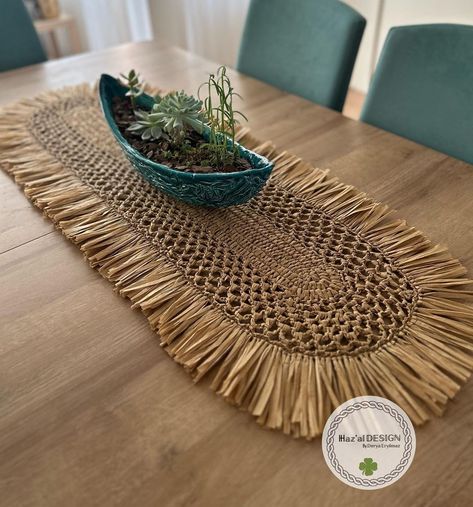 File Runner 💫 Yıkanabilir rafya ip ile örülmüştür. Ölçü 45x118 #runner #runnerörtü #bohemdekorasyon #bohem #hasırrunner #rafyarunner… | Instagram Balinese Decor, Macrame Runner, Boho Table Runner, Diy Crafts Love, Boho Crafts Diy, Sewing Easy Diy, Wall Decor Crafts, Diy Yarn Crafts, Driftwood Decor