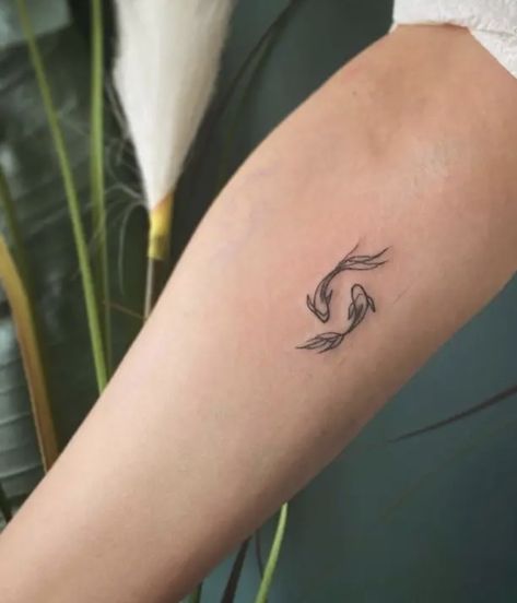 Koi Fish Tiny Tattoo, Kio Fish Tattoo For Women, Pisces Tattoo Minimalist Fish, Dainty Coy Fish Tattoo, Peices Zodiac Tattoo Fish, White Ink Tattoo, Koi Fish Tattoo, Pretty Hand Tattoos, Petite Tattoos