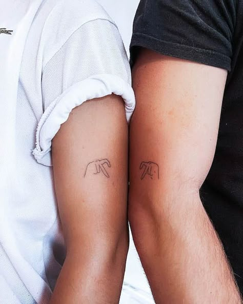 Infinity Tattoos For Couples, Cute Sister Tattoos, Infinity Couple Tattoos, Partner Tattoos, Cousin Tattoos, Matching Bff, Father Daughter Tattoos, Tattoos For Couples, Cute Matching Tattoos