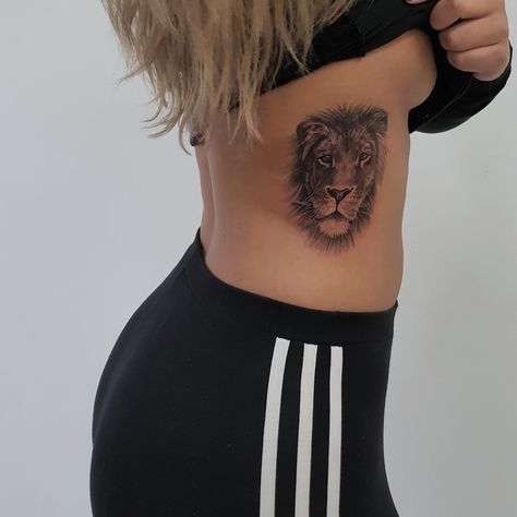 Rib Lion Tattoos For Women, Lion Tattoo Ribs, Lion Rib Tattoo, Simple Lion Tattoo, Female Lion Tattoo, Bum Tattoo, Female Lion, Black Lion, Tattoo Cover-up