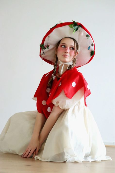 Enchanted Forest Costume, Mushroom Costumes, Mushroom Cosplay, Forest Costume, Fae Ball, Purim Ideas, Diy Mushroom, Mushroom People, Fantasy Mushroom