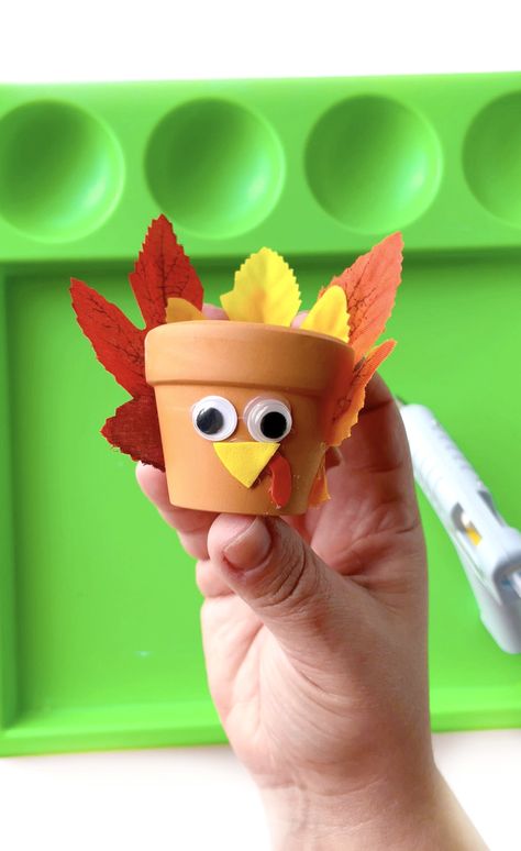 DIY Turkey Thanksgiving Party Favors Clay Pot Turkey Craft, Thanksgiving Favors Diy, Thanksgiving Table Favors, Thanksgiving Turkey Treats, Thanksgiving Centerpieces Diy, Turkey Party, Senior Crafts, Thanksgiving Party Favors, Diy Turkey