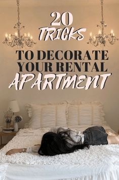 Homemade Apartment Decor, How To Decorate Apartment, Decorate A Rental Apartment, Outdated Apartment Decorating, Uni Apartment, Decorate A Rental, Apartment Door Decor, Rental Hacks, Renter Hacks