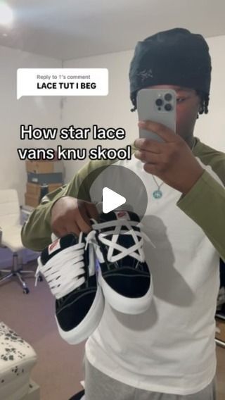 oudavo on Instagram: "Star lace knu skool 😍 #fashion #fashioninsta #outfits #styleinspo #fitbreakdown" How To Tie Your Shoe Laces In A Star, Star Shoe Lace Tutorial, Shoes Laces Style Star, Star Laces Shoes Tutorial, How To Do Star Shoe Laces, Star Laces Vans, Star Lace Tutorial, Shoes Laces Style Star Tutorial, Star Laces Vans Tutorial