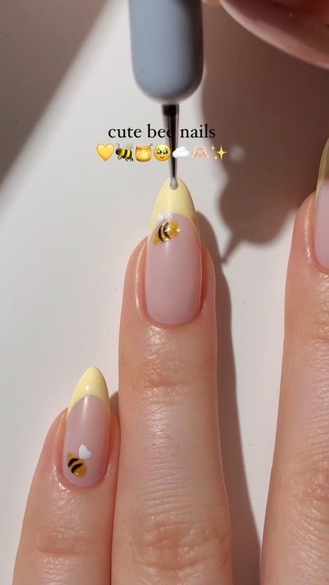 Lavender Gel Nails, Purple And Yellow Nails, Lavender Nail Art, Yellow Gel Polish, Bee Nail Art, Bumble Bee Nails, Nails Lavender, Vacay Nails, Garden Nails