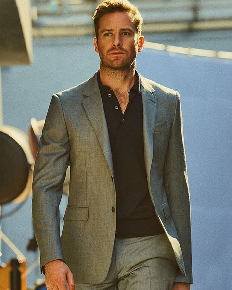 Xantho's Men (Posts tagged men) Gentleman Mode, Men's Business Suits, Armie Hammer, Foto Poses, The Perfect Guy, Men’s Suits, Mens Fashion Suits, Business Suit, Well Dressed Men