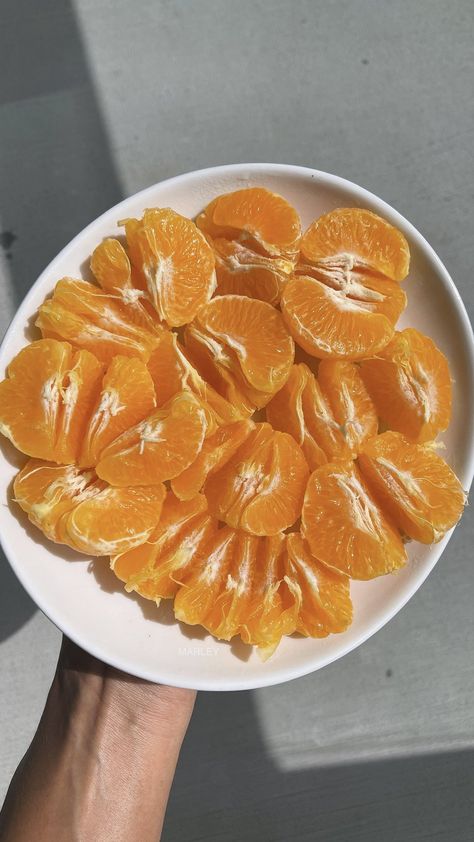 Healthy Boy Aesthetic, Orange Fruit Aesthetic, Fruit Aesthetic, Low Cal Recipes, Healthy Food Motivation, Healthy Lifestyle Food, Juicy Fruit, Orange Fruit, Order Food