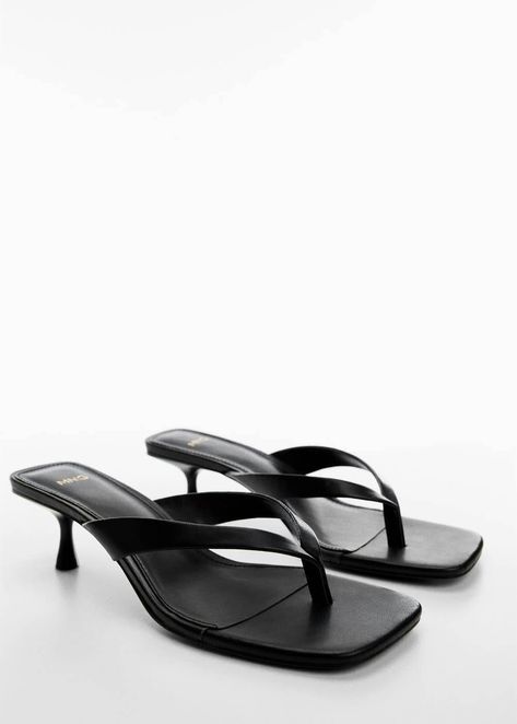 The 4 Best Flip-Flop Styles to Buy for Summer | Who What Wear UK Mango Candy, Slip Skirt Outfit, Sweater Over Dress, Wine Tasting Outfit, Heels Kitten, Wineries Outfit, Best Flip Flops, Oversized Black Sweater, Ditsy Floral Dress