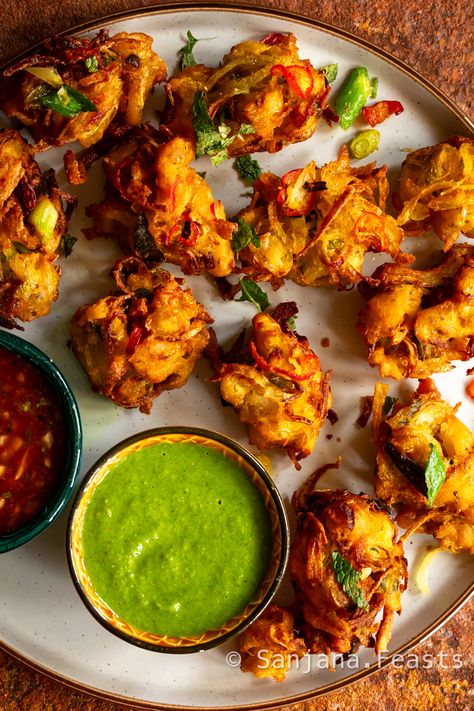 Onion Bhaji Recipe (Indian Restaurant Style) - Indian Appetizers - Sanjana.Feasts Onion Bhaji Recipe, Eggless Tiramisu Recipe, Onion Bhaji Recipes, Tandoori Paneer, Onion Bhaji, Samosa Chaat, Curry Pasta, Beans On Toast, Indian Appetizers