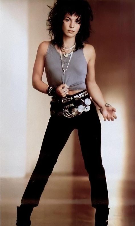 Joan Jett Haircut, Joan Jett 80s, Joan Jett Outfits, Joan Jett Style, 80s Rock Fashion, Look 80s, Women Of Rock, 80s Rock, Joan Jett