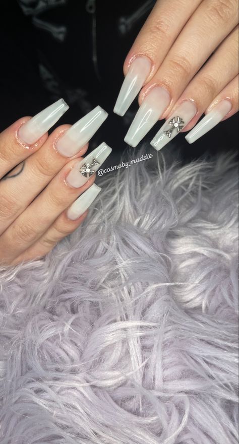 White Nails With Cross Rhinestones, Milky White Nails With Cross, Diamond Cross Nails, White Nails With Charms Y2k, Rhinestone Cross Nails, Cross Charms Nails, White Nails Charms, White Charm Nails, White Nails Cross