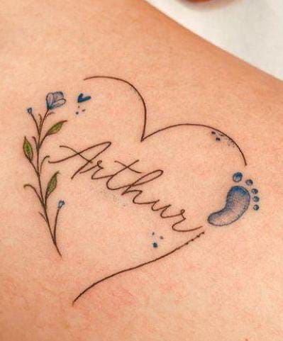 Noah Tattoo Ideas, Grandmother Tattoos, Tattoo Nome, Word Tattoos With Meaning, Sons Name Tattoos, Kid Tattoos For Moms, Grandmother Tattoo, Daughters Name Tattoo, Tattoos For Baby Boy