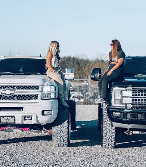 Truck Vision Board, Truck Girl Aesthetic, Truck Photoshoot Ideas Women, Truck Pictures Ideas, Truck Bed Photoshoot, Girls With Trucks, Truck Photoshoot Ideas, Tahoe Pictures, Truck Poses